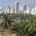 Edificio Nuevo Conquistador El Laguito